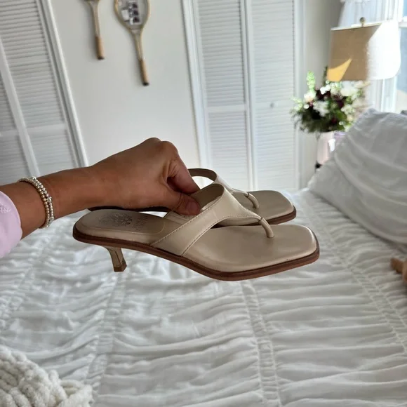 Chic Cream Square Toe Vince Camuto Cannetta Kitten Heels - Picture 2 of 4